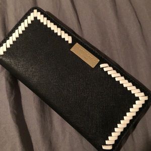 Henri bendel snap wallet